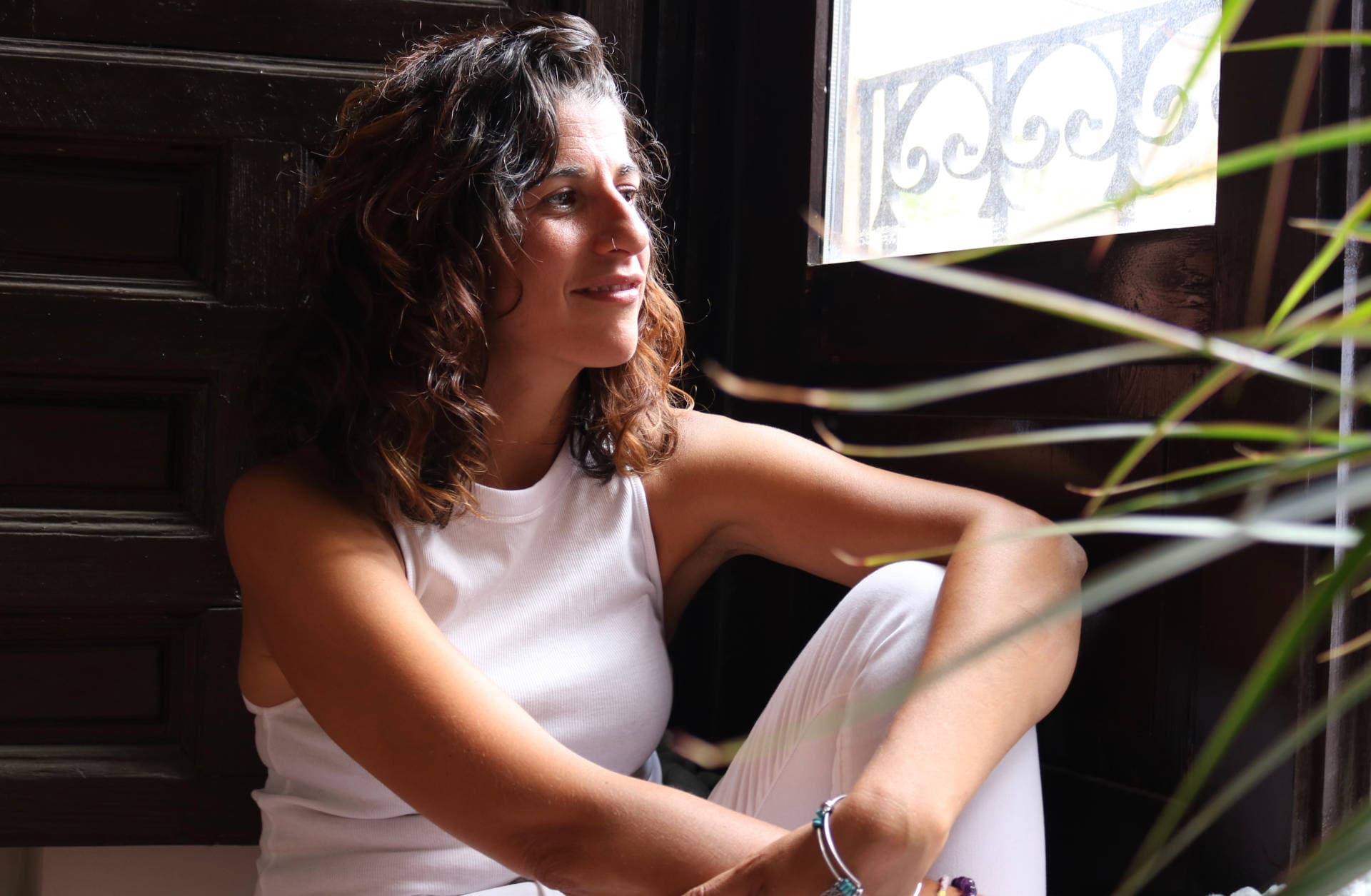 foto en primer plano de la piscoterapeuta Carolina Saldaña